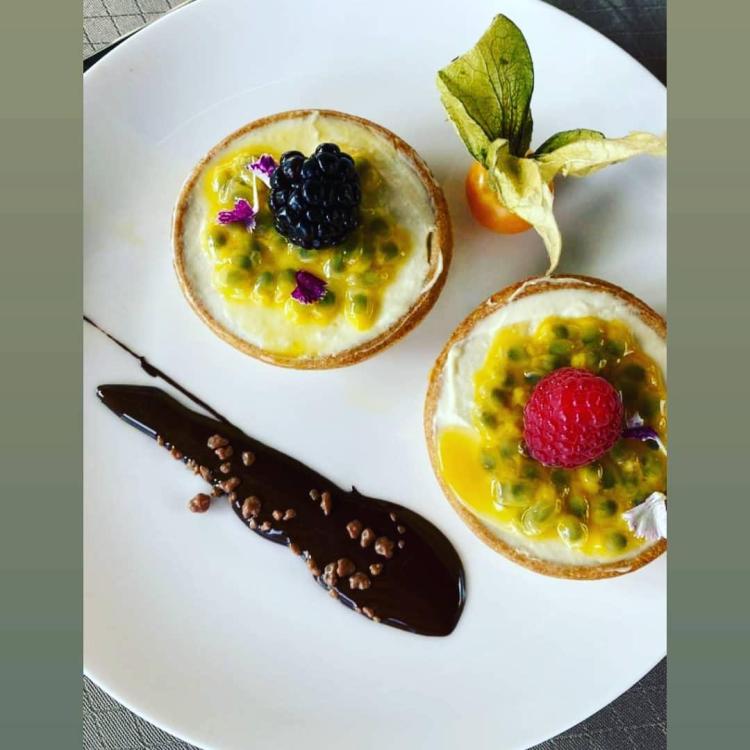 Passionfruit cheesecake